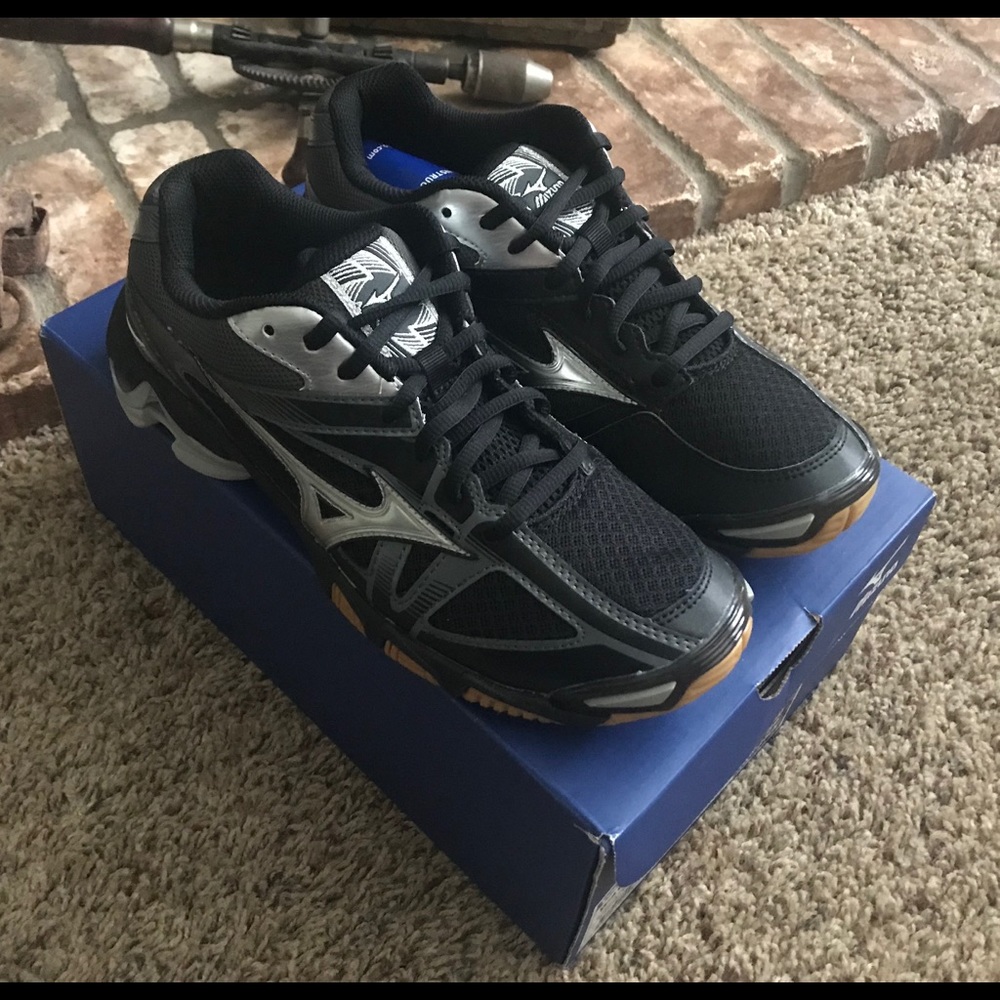 Mizuno Wave Bolt 6 Volleyball Shoes - Women sz 9